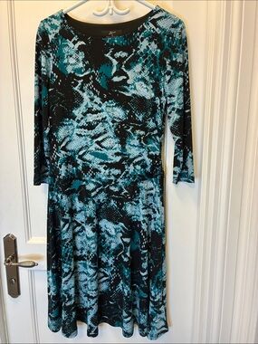 Lemmie by Nina Leonard Teal & Black Abstract Printed Long-Sleeve Dress⭐️